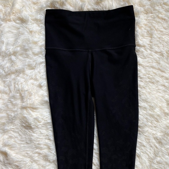 Lululemon Black High Rise Leggings Size 4 | Subtle Pattern | Full Length - Picture 2 of 4